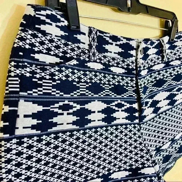 Laundry by Shelli Segal Navy & White Tribal Aztec Cotton Blend Shorts Size 8 - Picture 8 of 14